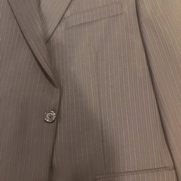 Jos A Bank Navy w/ Pinstripe Suit. 48L 38/33 - Picture 2 of 3